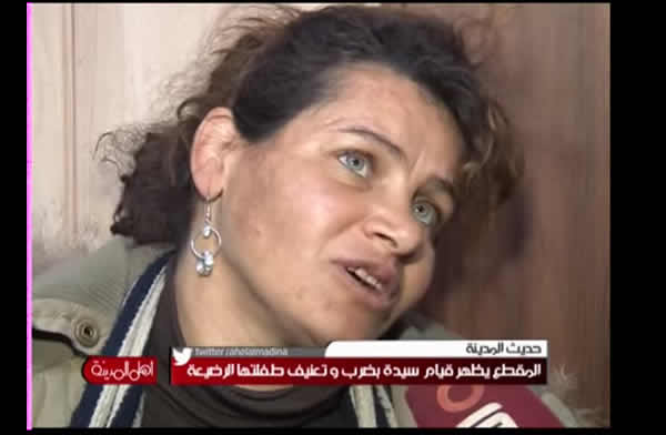 أم تضرب ابنتها